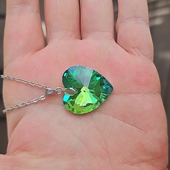 Blue & Green heart pendant, long chain, dangle down chain earrings - Picture 3 of 8